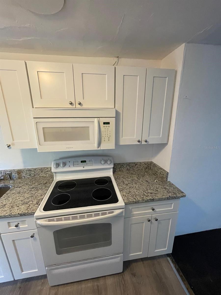 1142 BERKSHIRE RD — photo 3