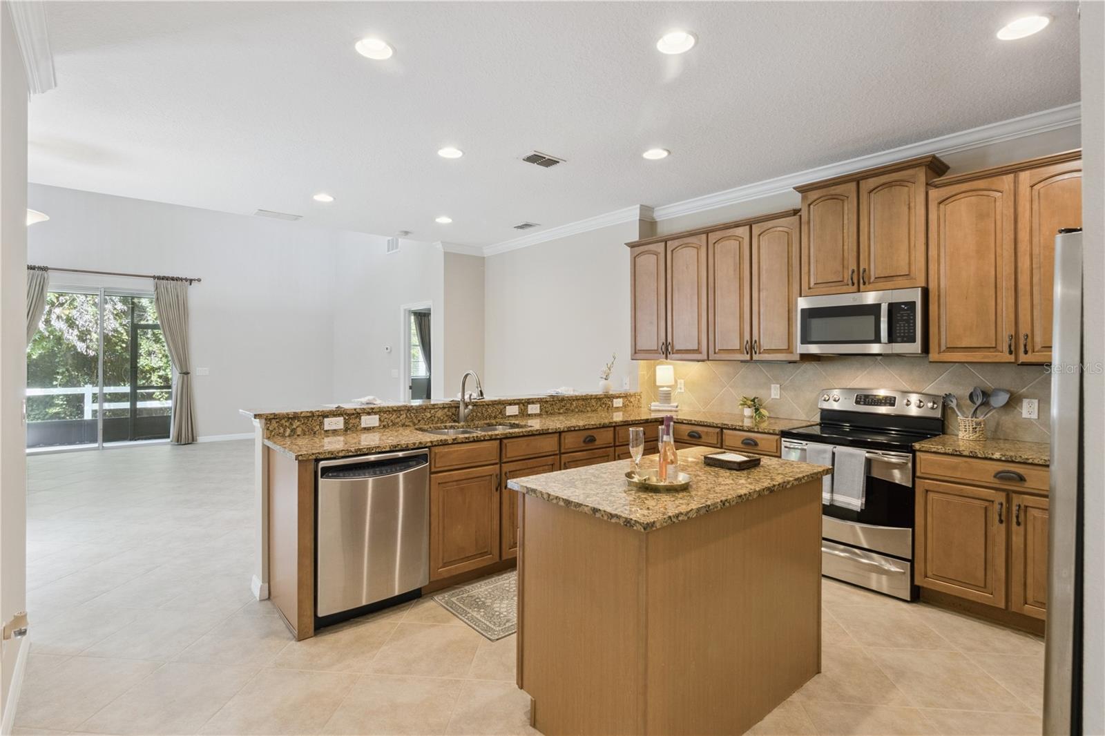 624 VENICE PL — photo 9