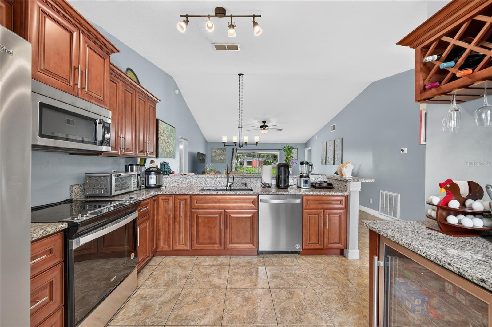 7825 SAPPHIRE LN — photo 4