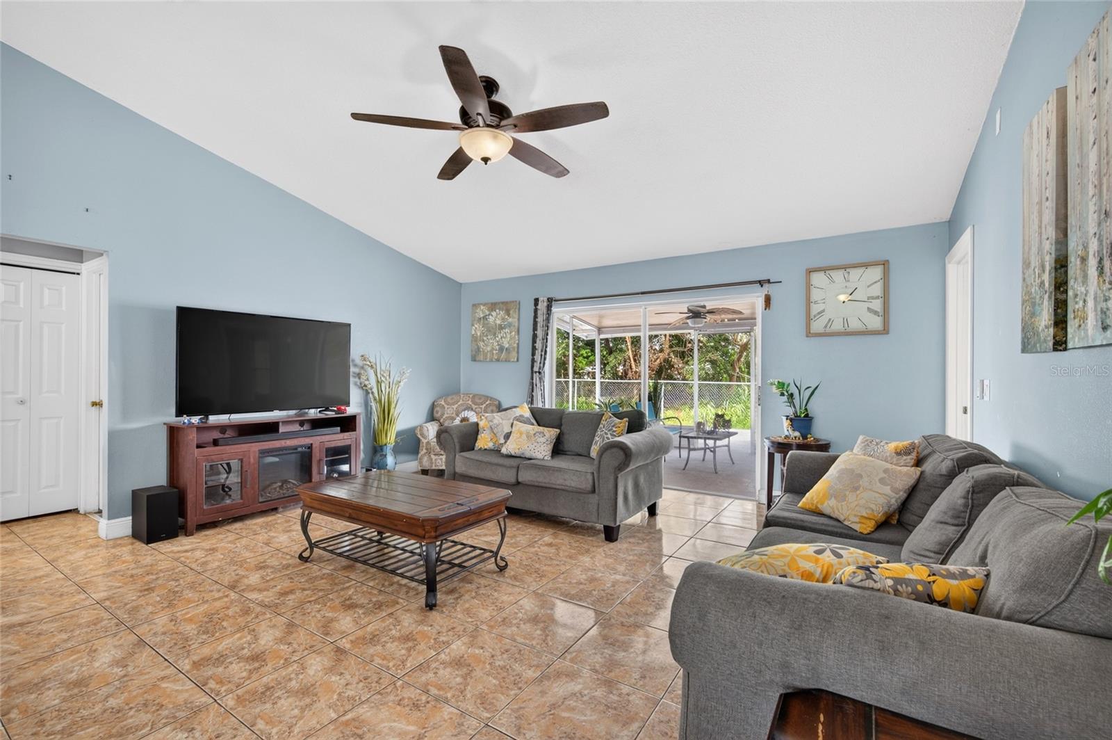 7825 SAPPHIRE LN — photo 10