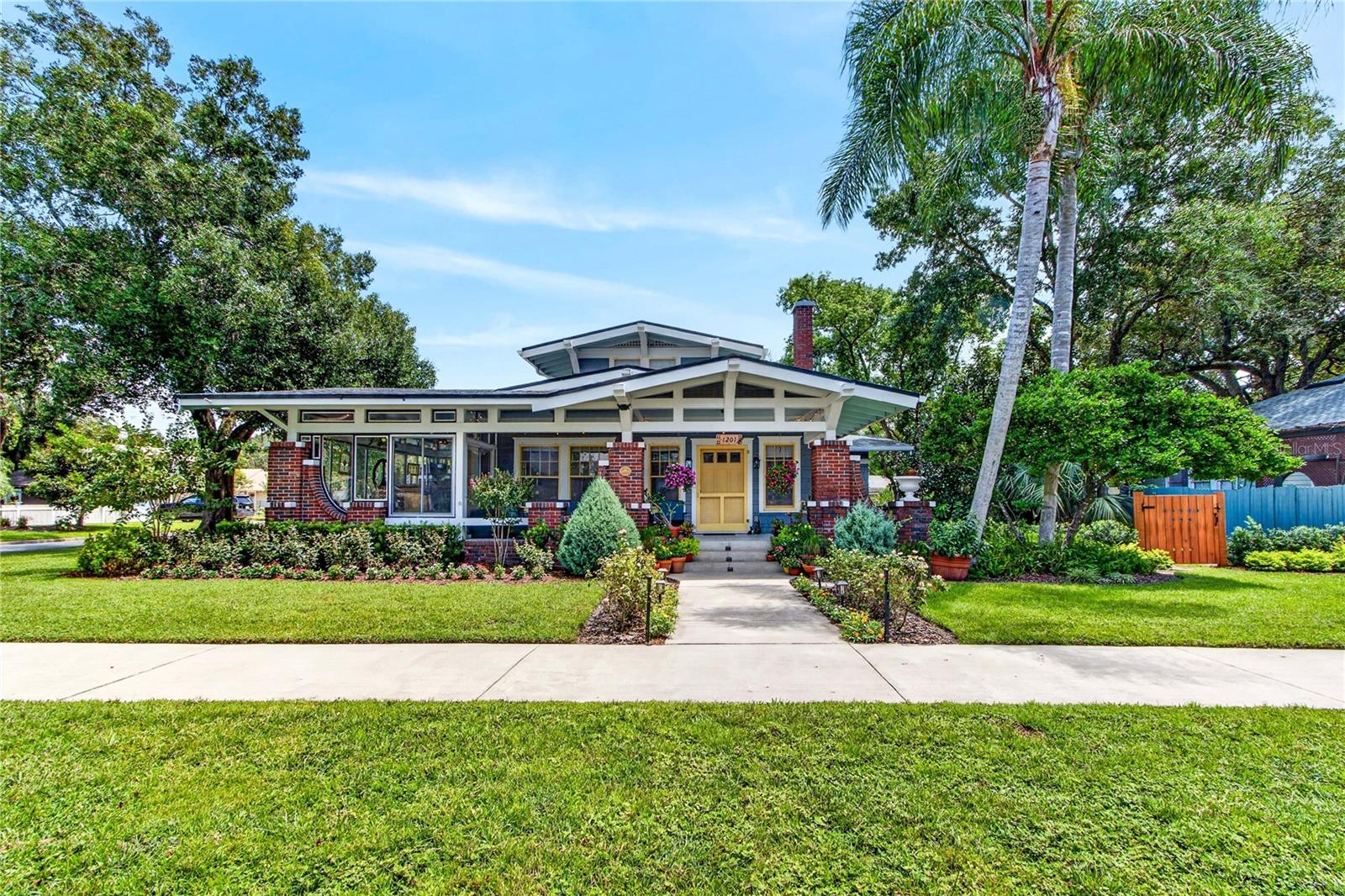 1201 MAGNOLIA AVE