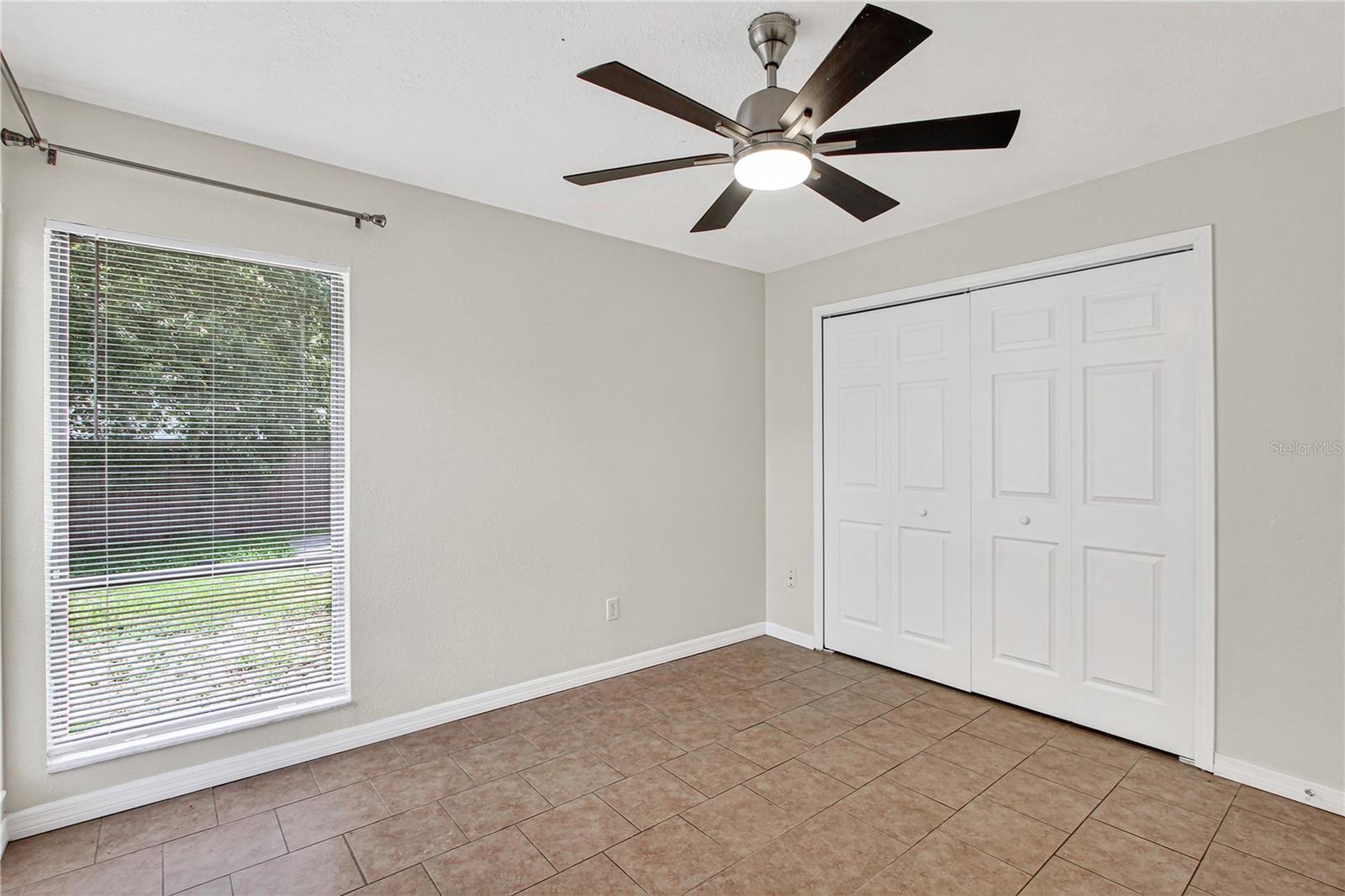 300 DUBLIN DR — photo 12