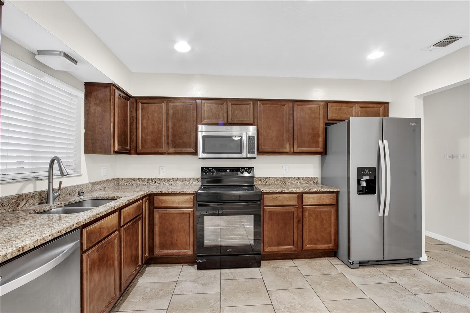 300 DUBLIN DR — photo 4