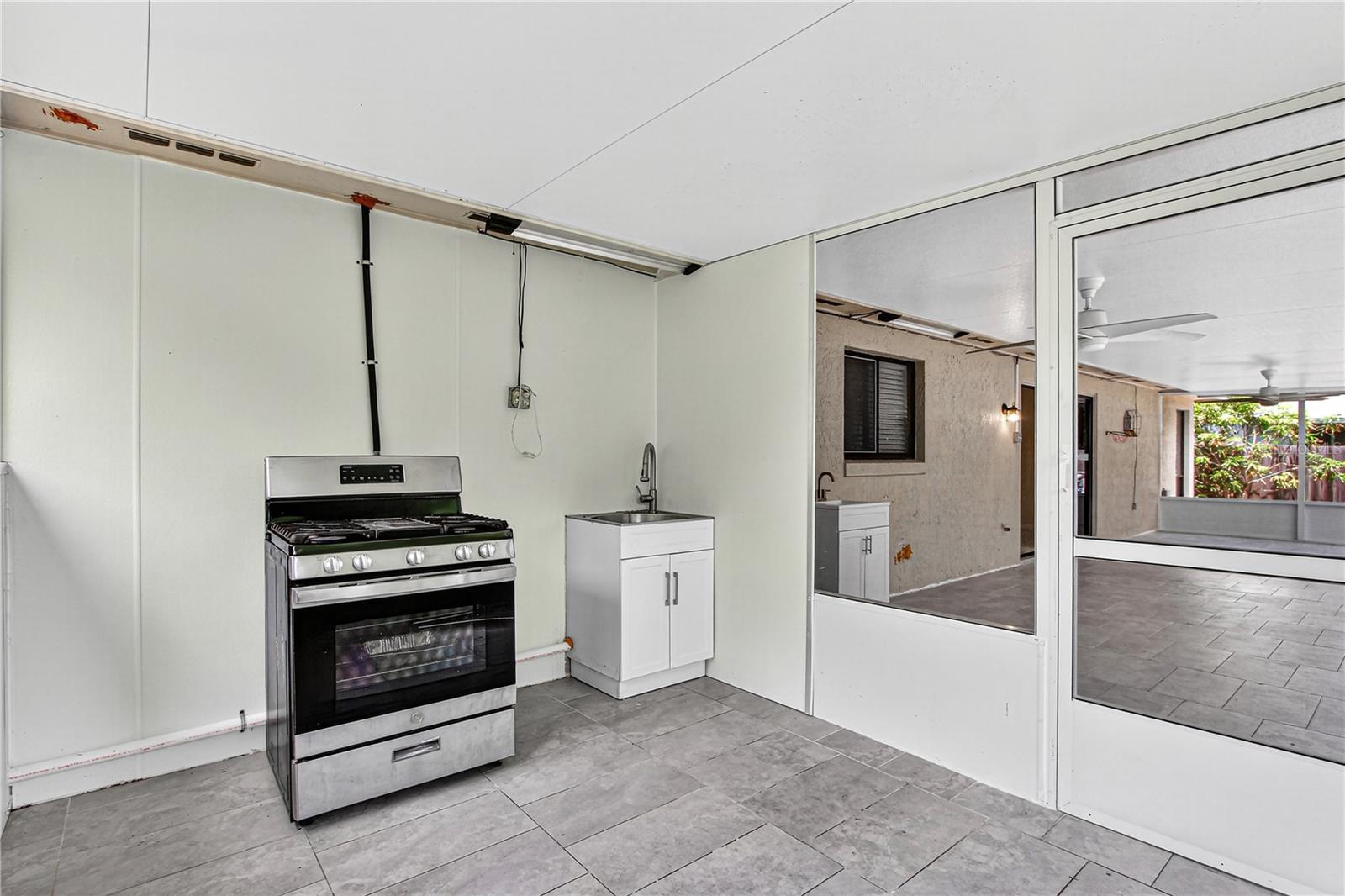 300 DUBLIN DR — photo 10