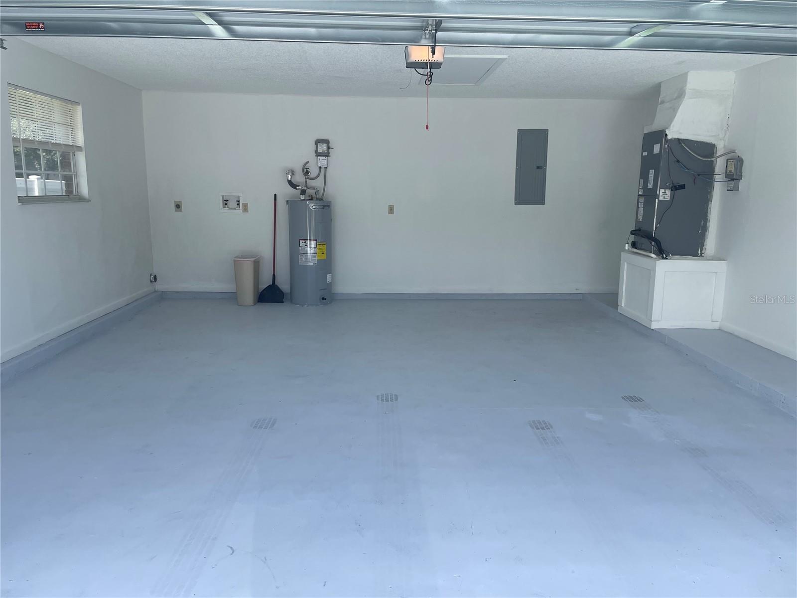 210 LAKEWOOD DR — photo 3