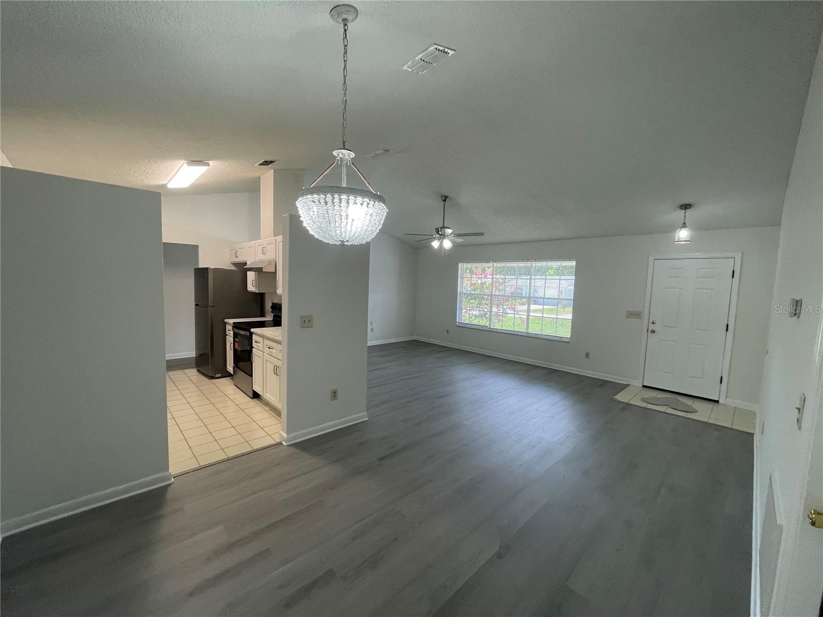 210 LAKEWOOD DR — photo 4