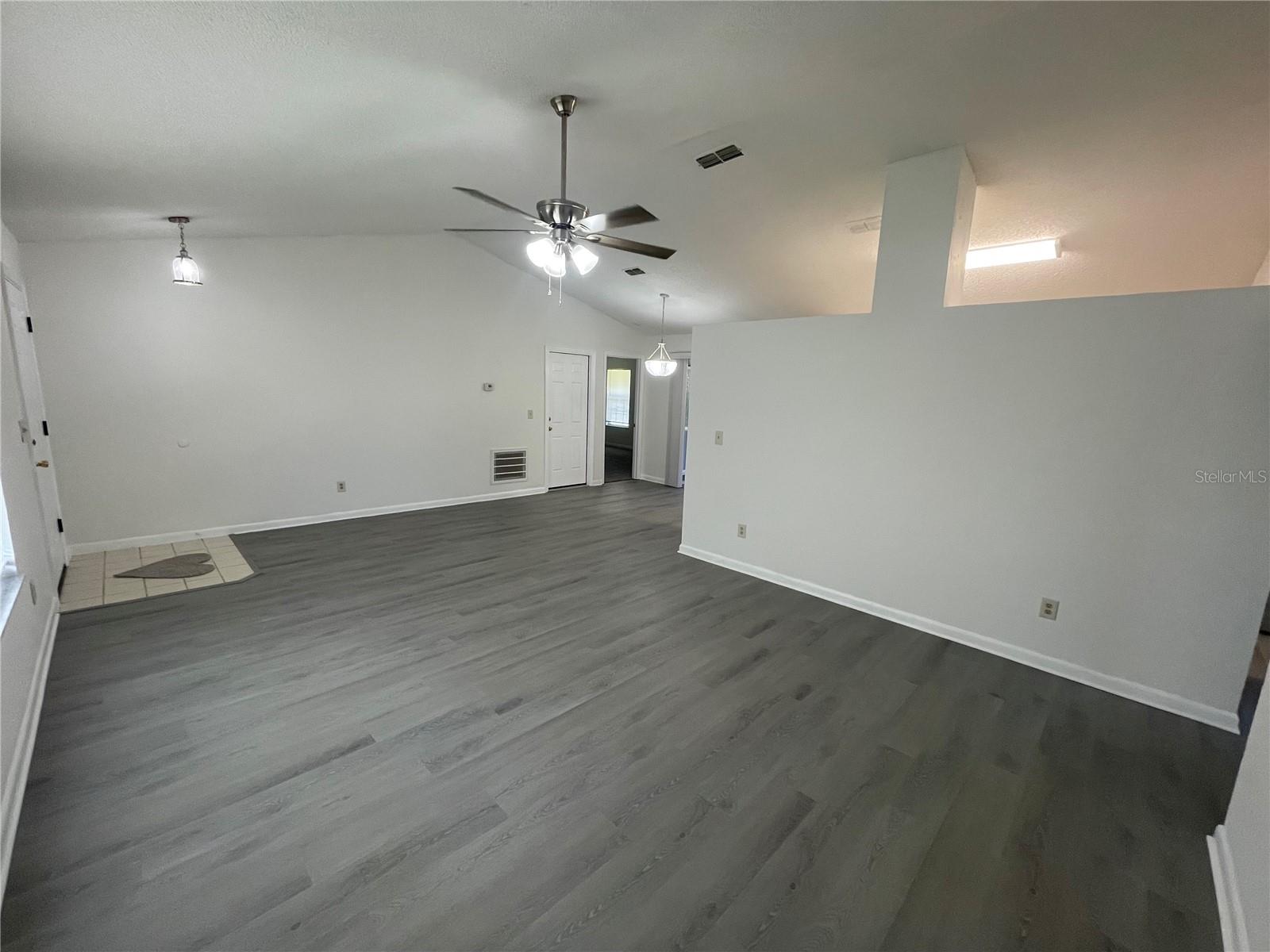 210 LAKEWOOD DR — photo 5