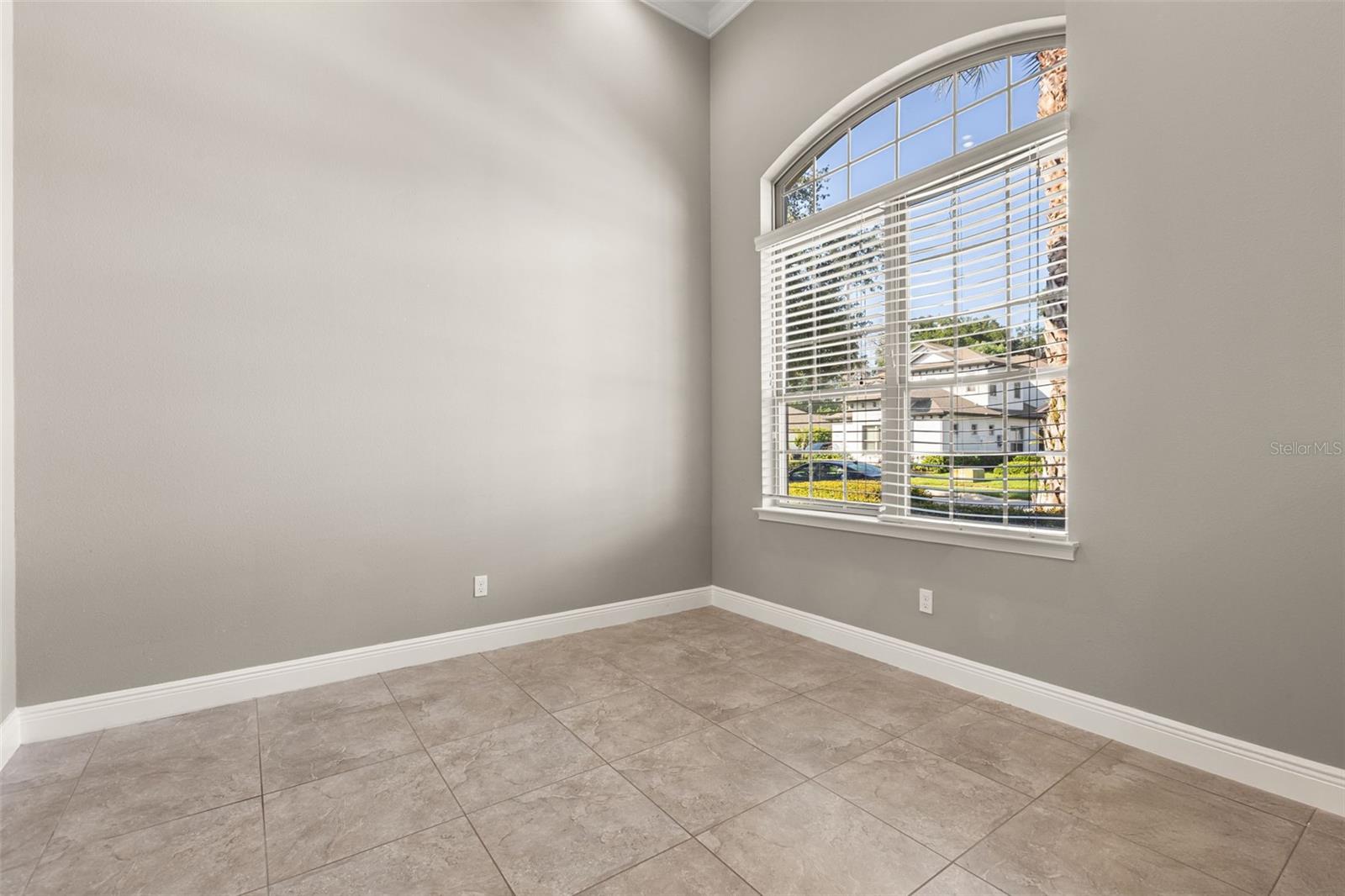 803 SHERBOURNE CIR — photo 9