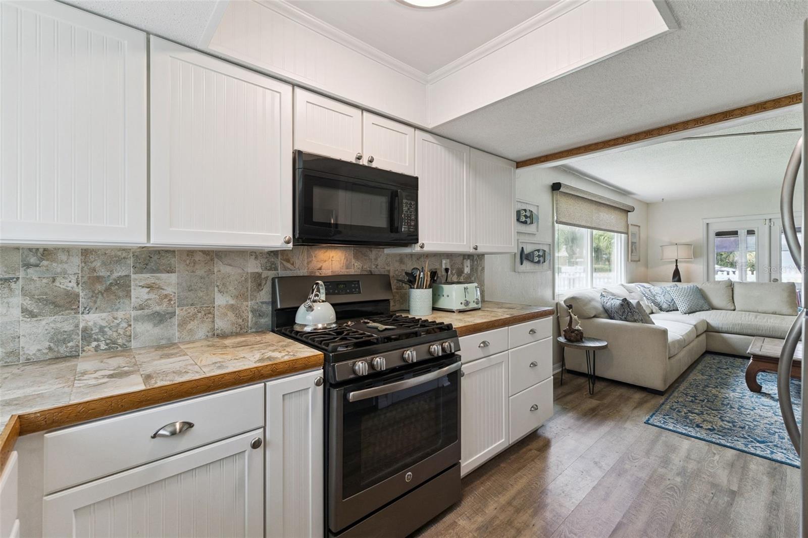 4001 SAXON DR — photo 12