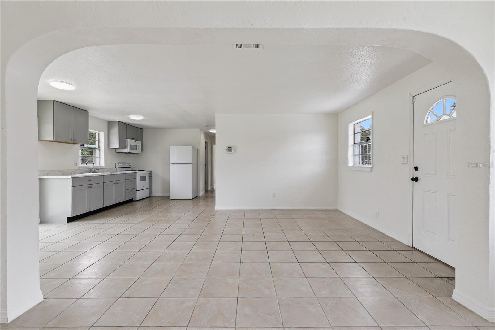 875 LOOMIS AVE — photo 4