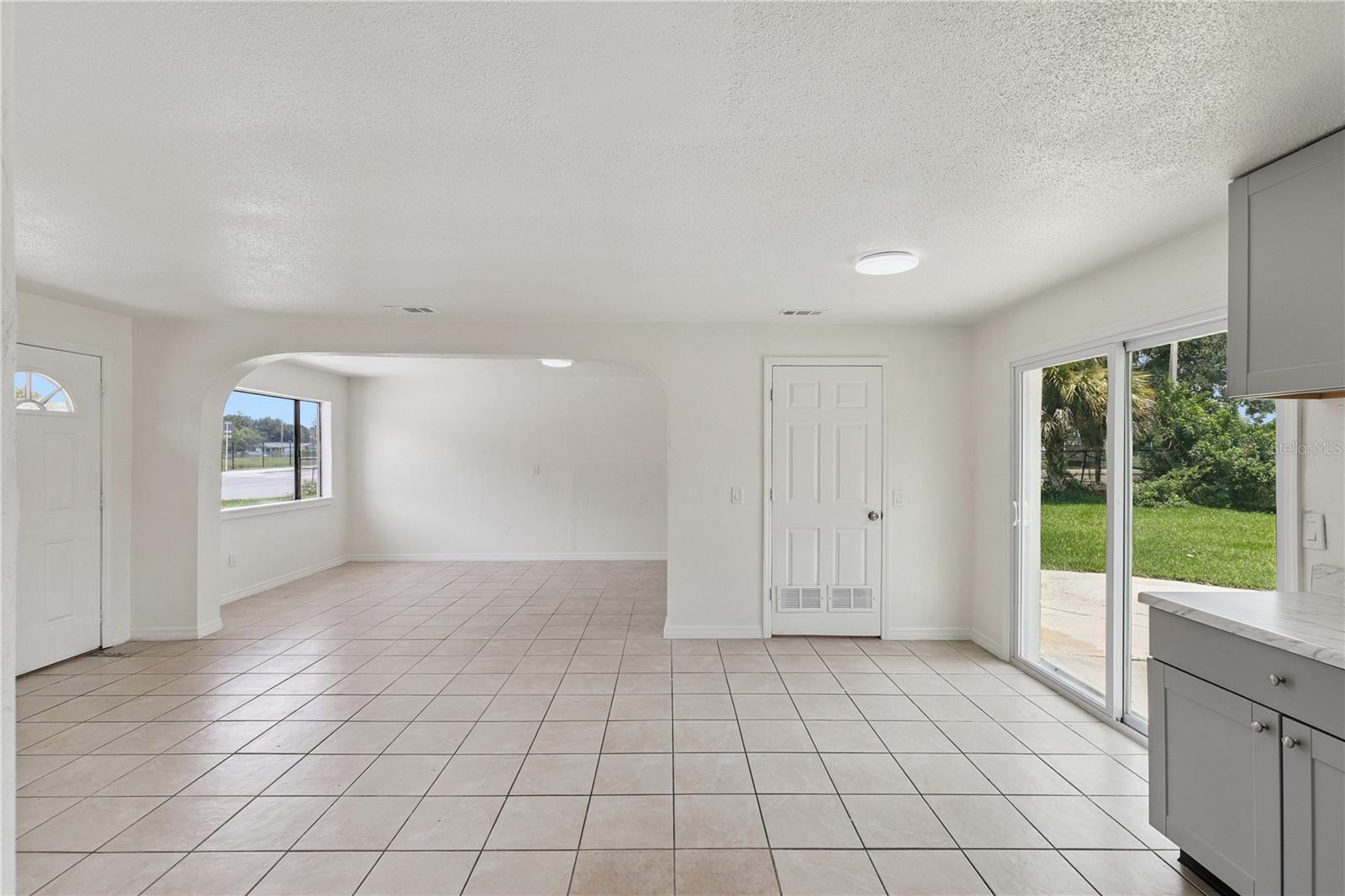 875 LOOMIS AVE — photo 5