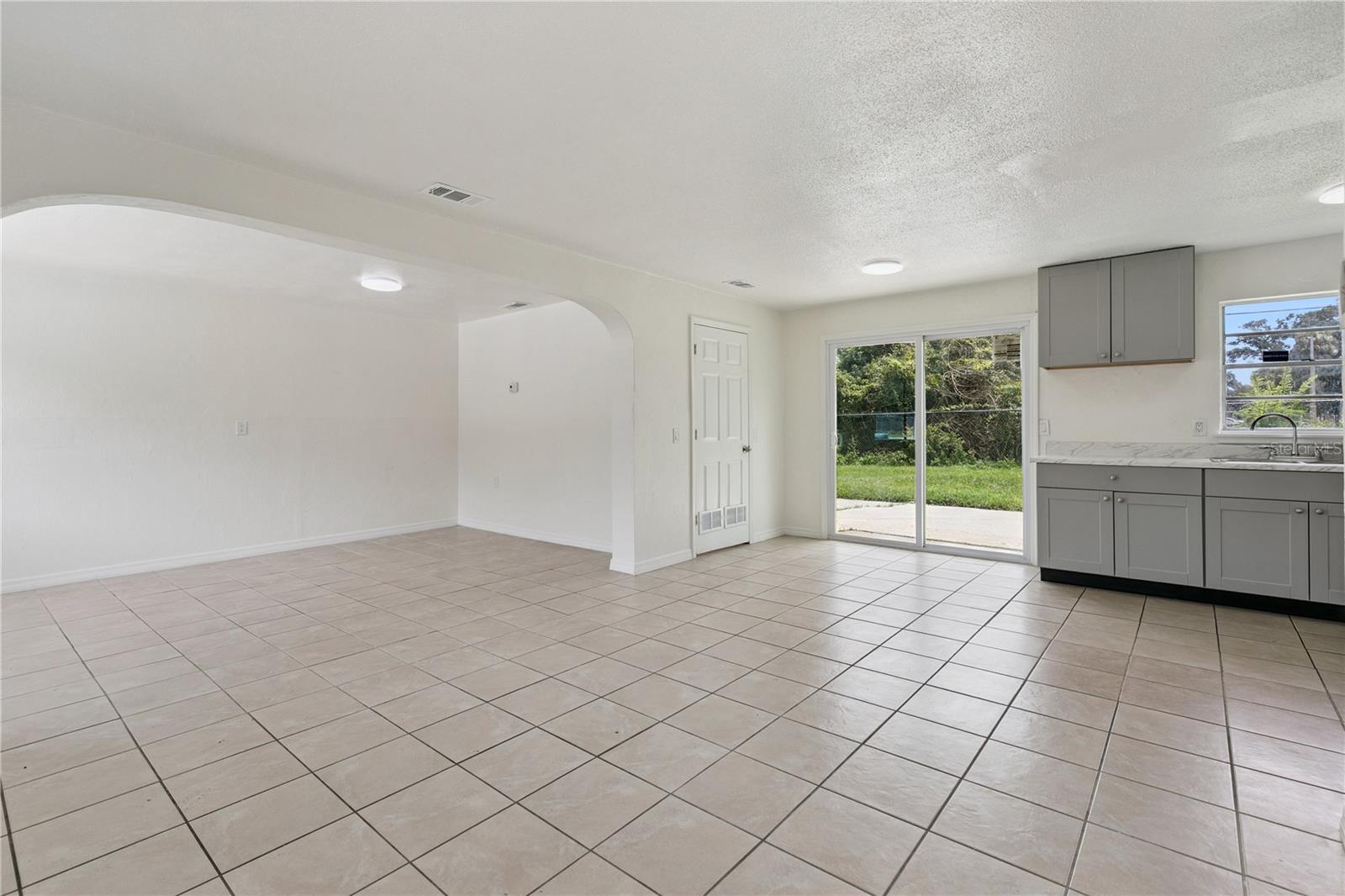875 LOOMIS AVE — photo 6