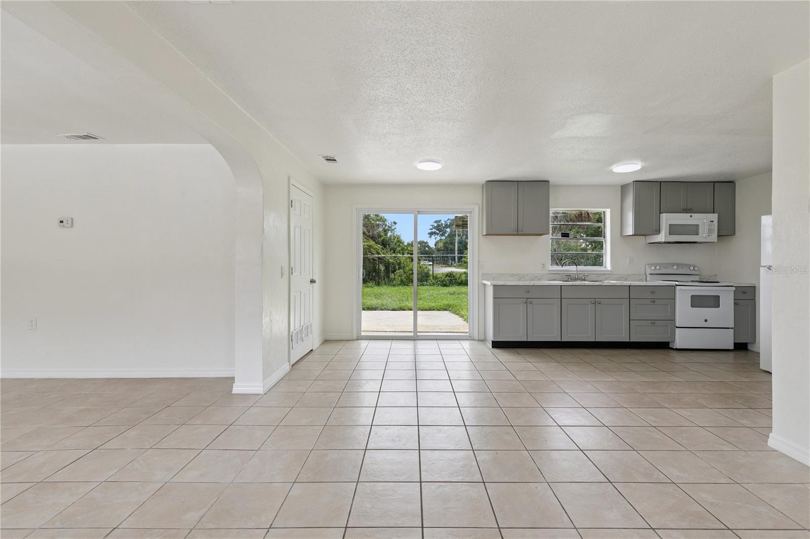 875 LOOMIS AVE — photo 7