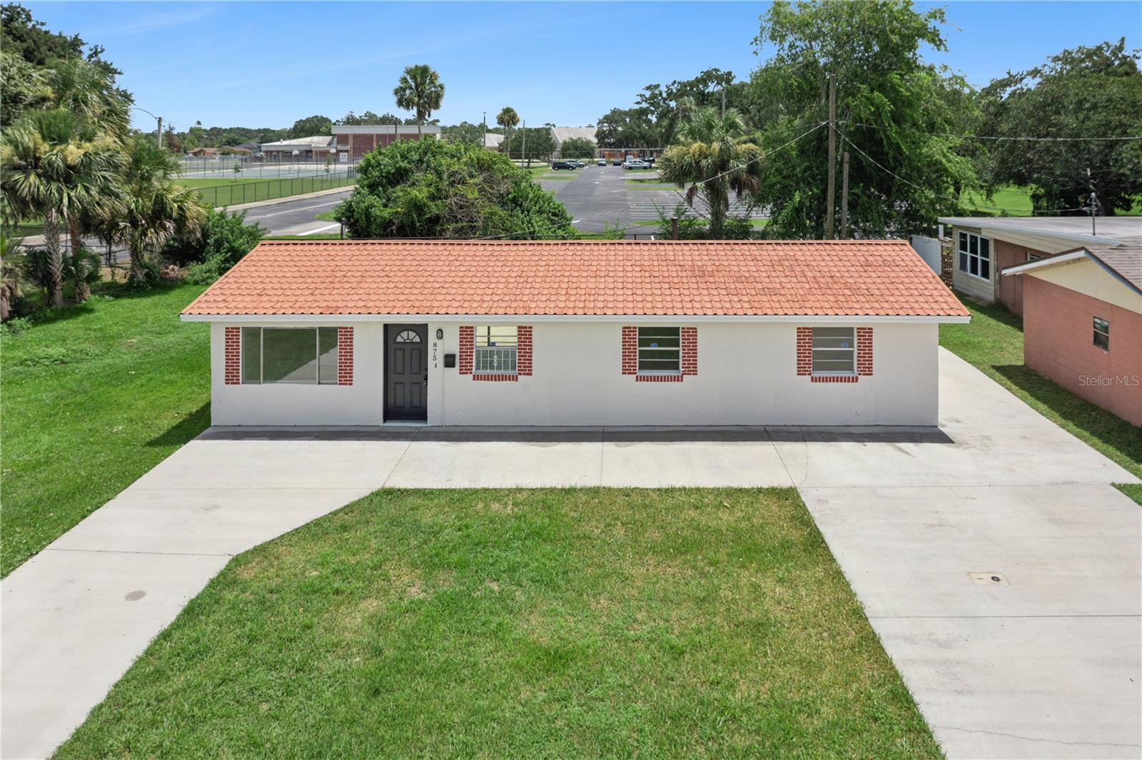 875 LOOMIS AVE