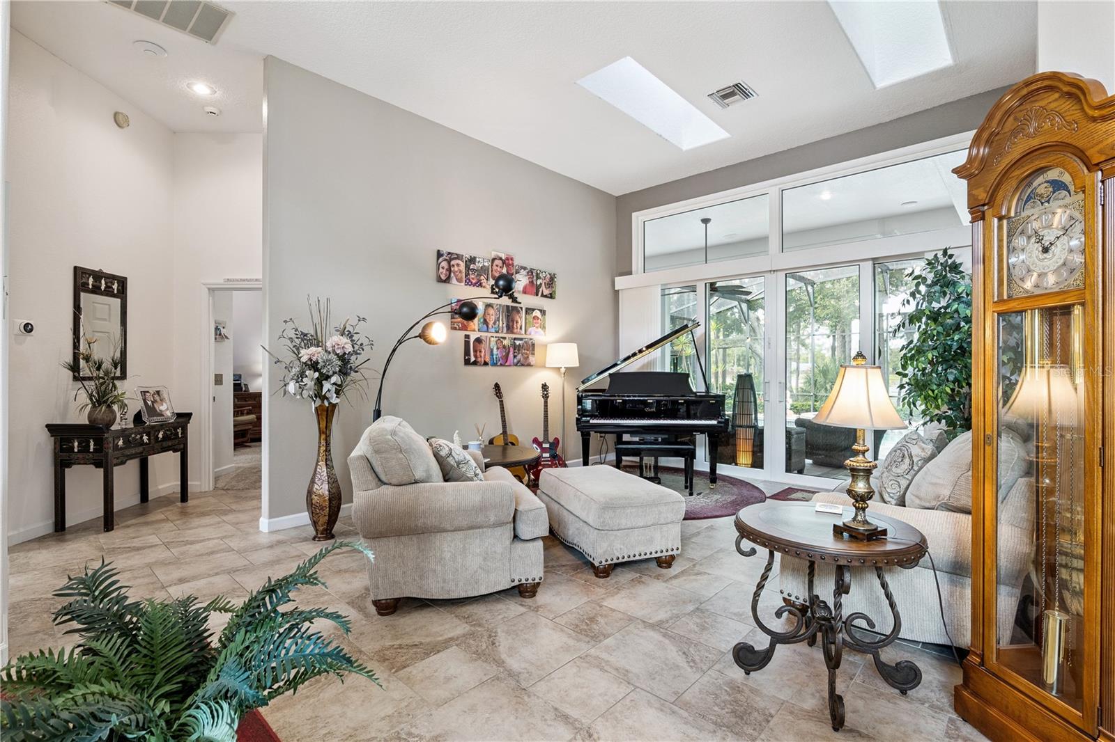 635 CHATAS CT — photo 9