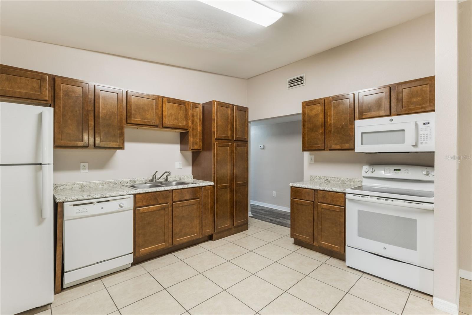 212 HOMEWOOD DR — photo 3