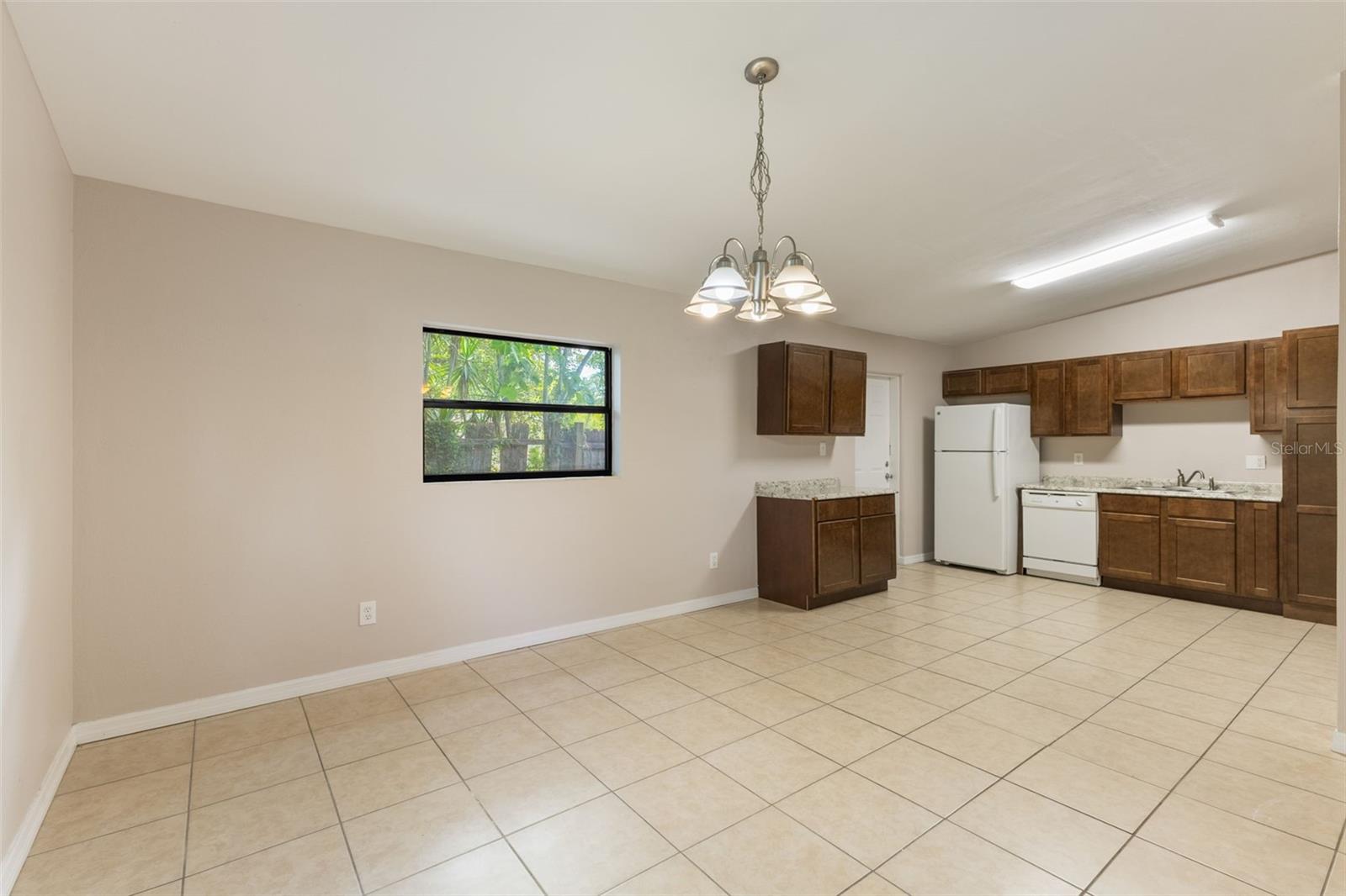 212 HOMEWOOD DR — photo 5