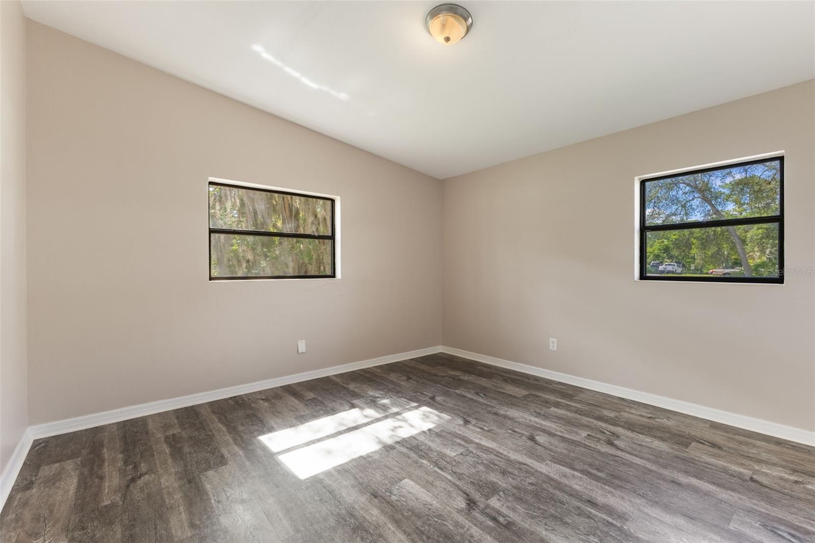 212 HOMEWOOD DR — photo 9
