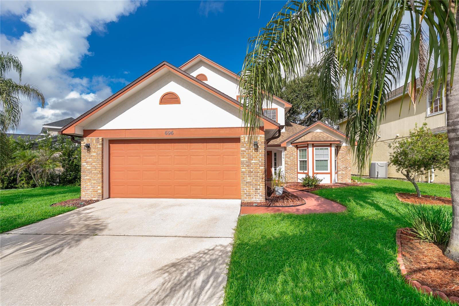 696 REMINGTON OAK DR — photo 2
