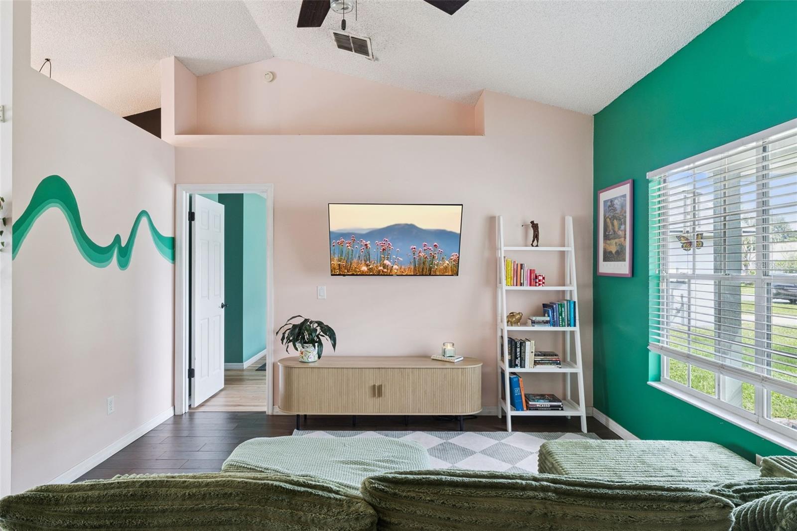 204 S BRISTOL CIR — photo 12