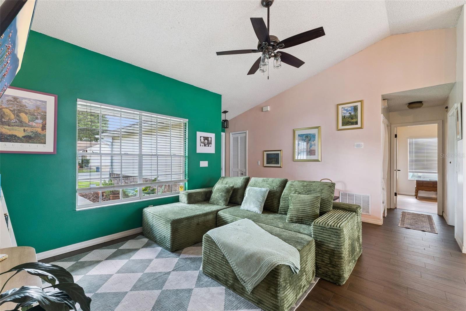 204 S BRISTOL CIR — photo 9