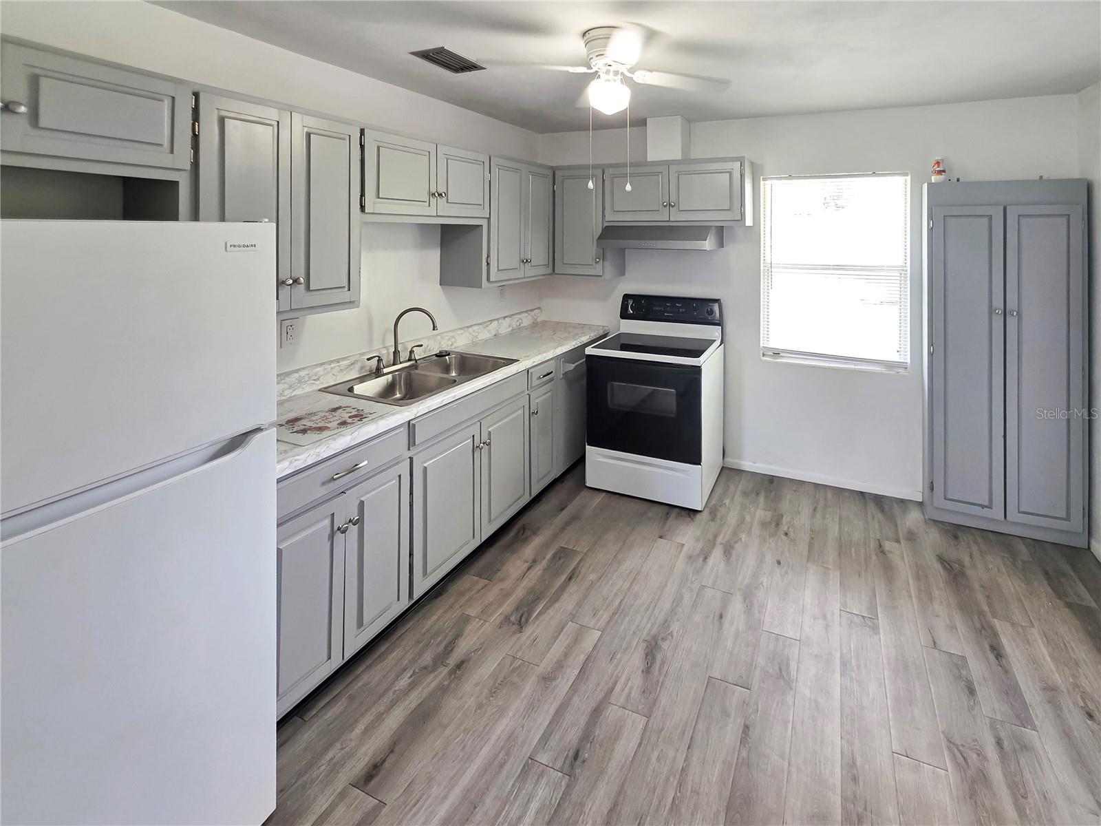 185 E LAKE MARY AVE — photo 4