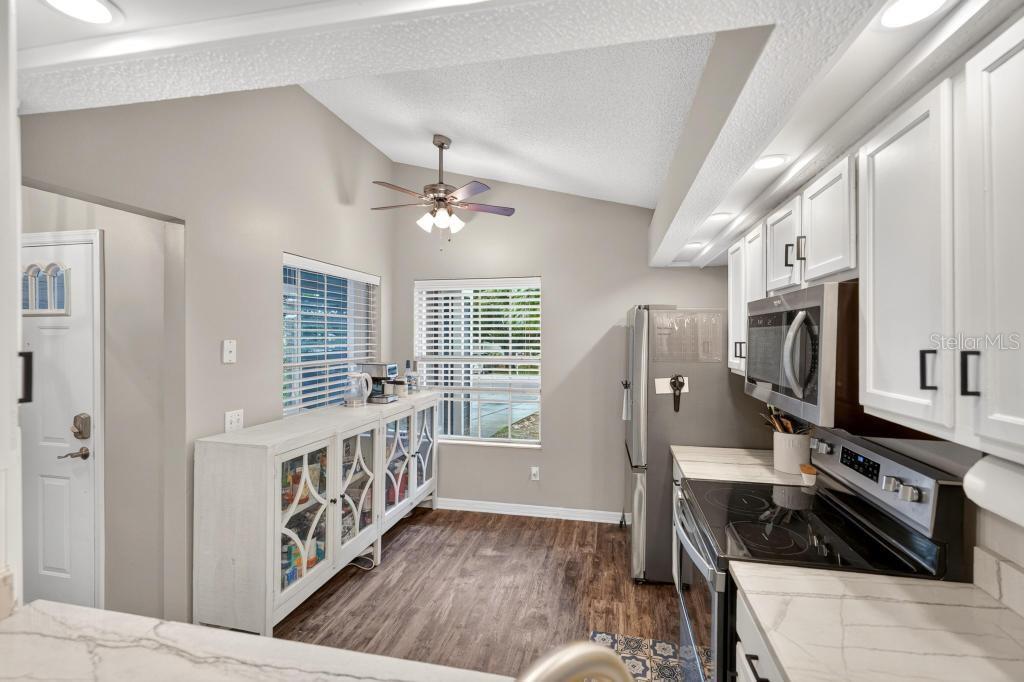 105 NEWPORT SQ — photo 11