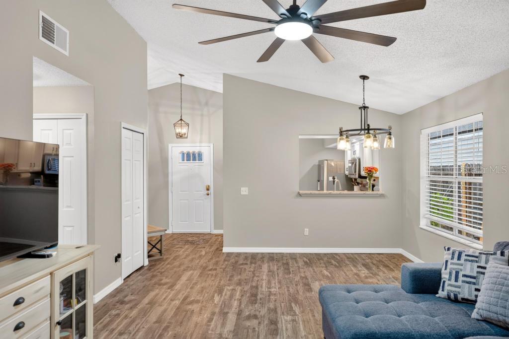 105 NEWPORT SQ — photo 4