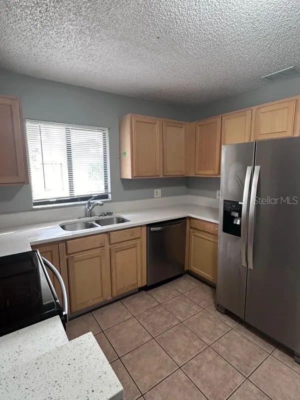 90 HIDDEN LAKE DR #124 — photo 2