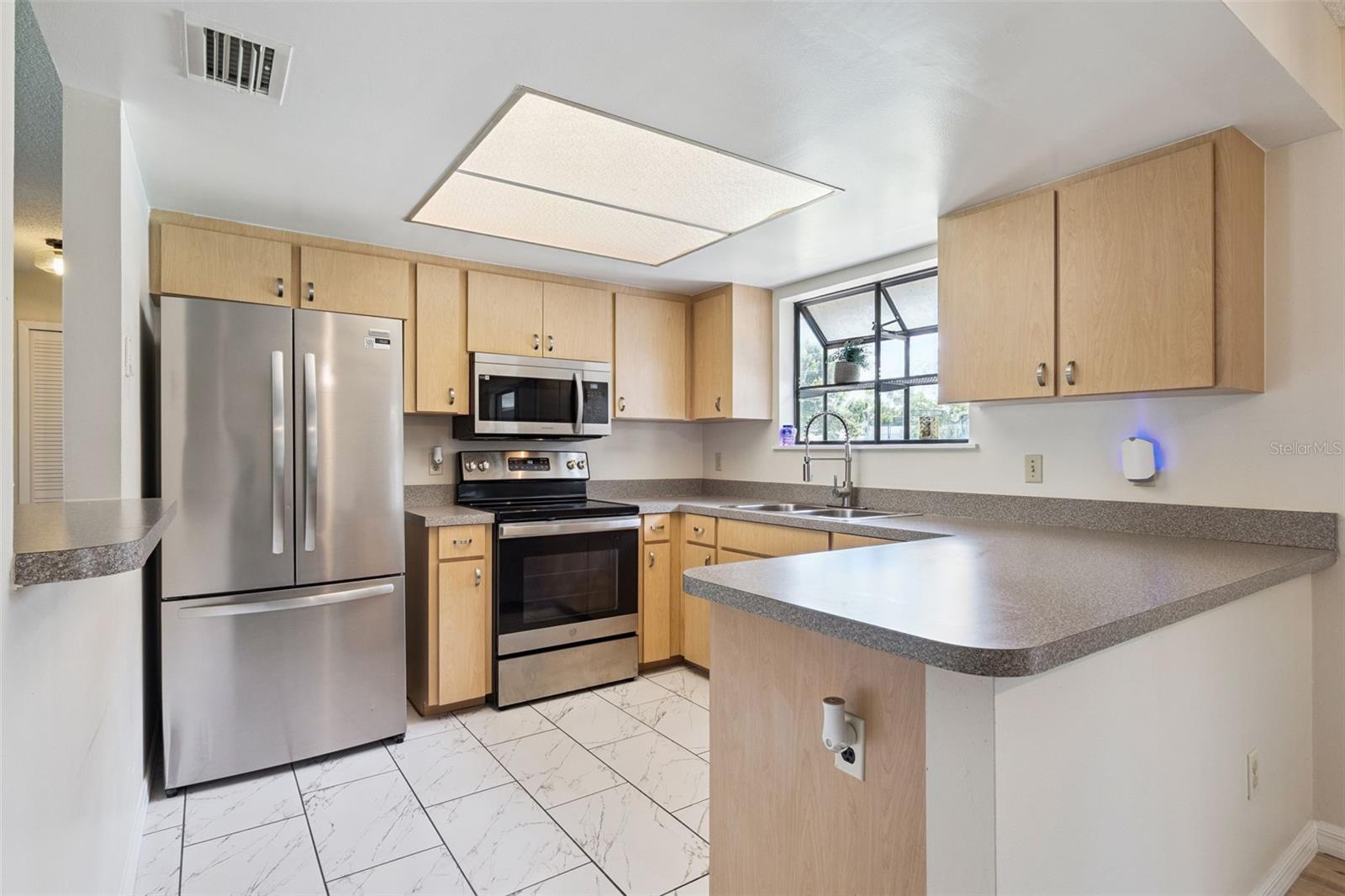 853 SYLVIA DR — photo 12