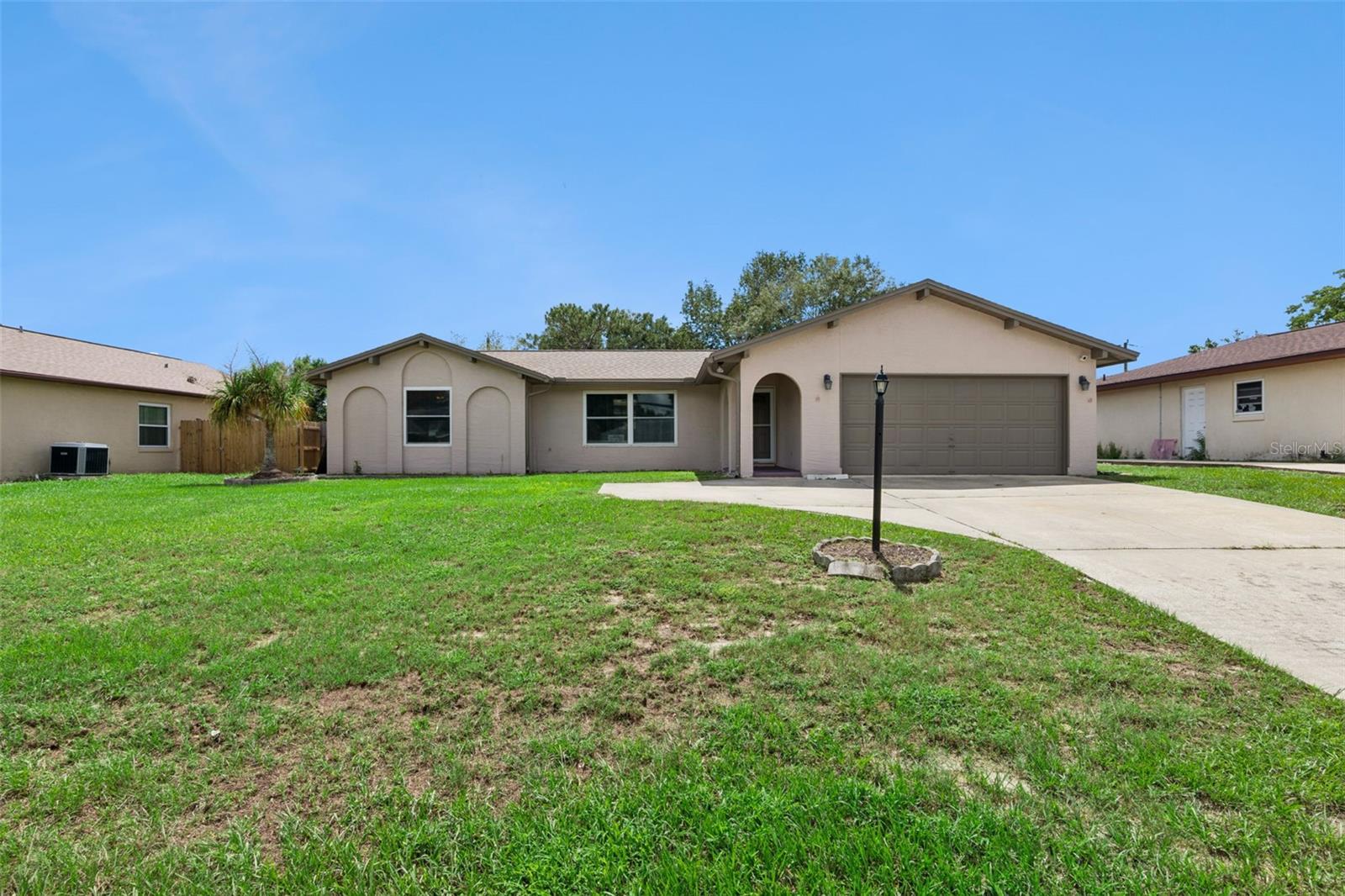 853 SYLVIA DR — photo 4