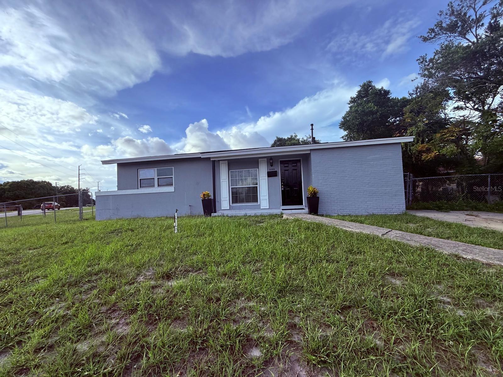 2302 E DANA DR — photo 3