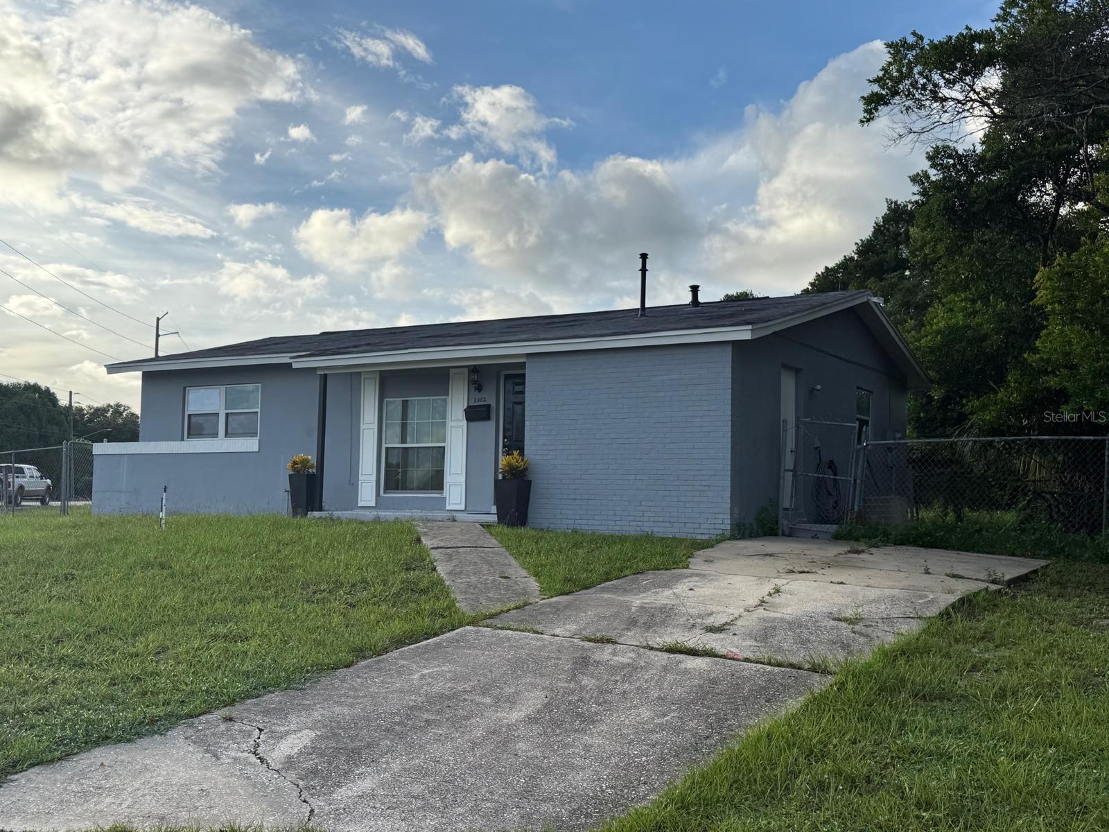2302 E DANA DR — photo 4