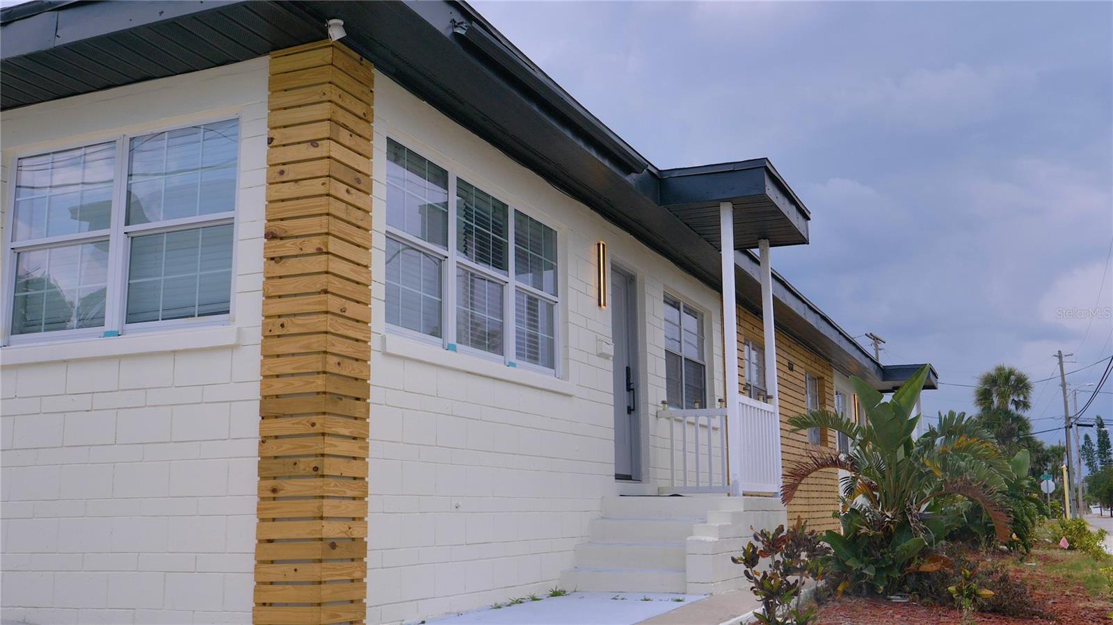 137 N HOLLYWOOD AVE #1