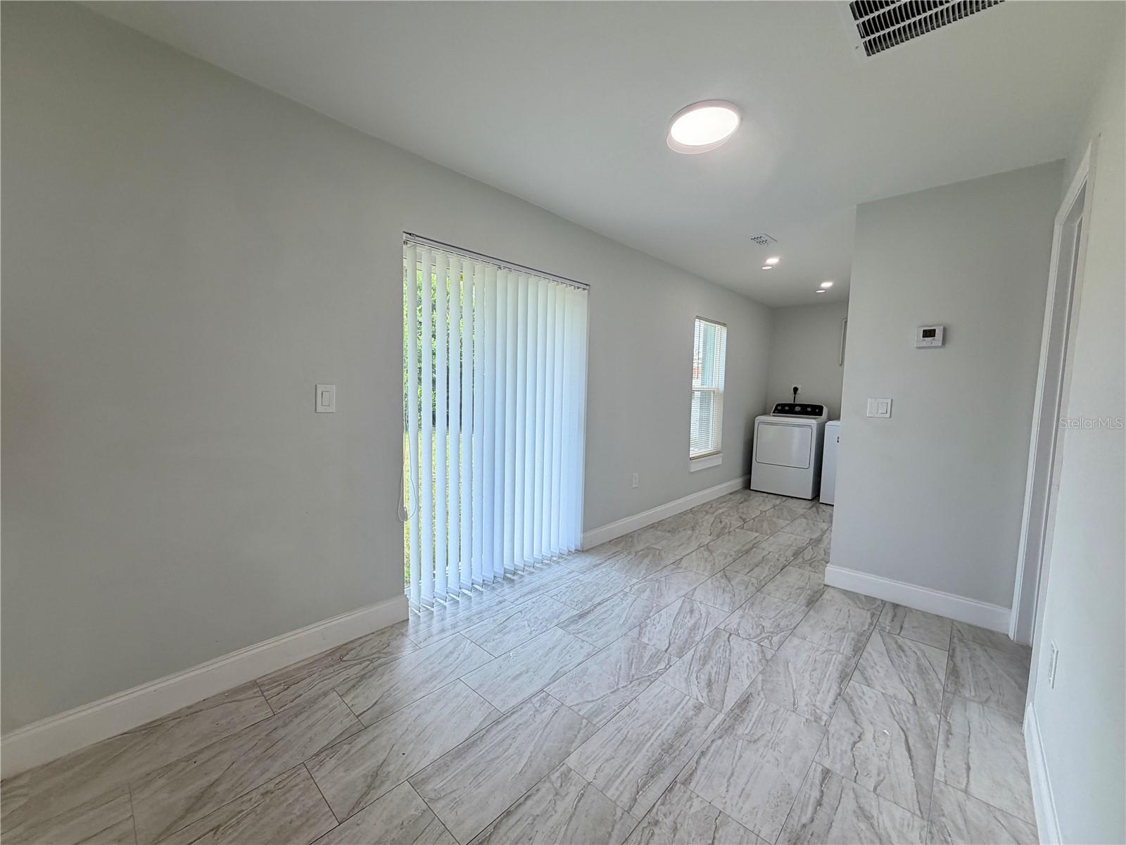 892 ROCKHILL ST — photo 7