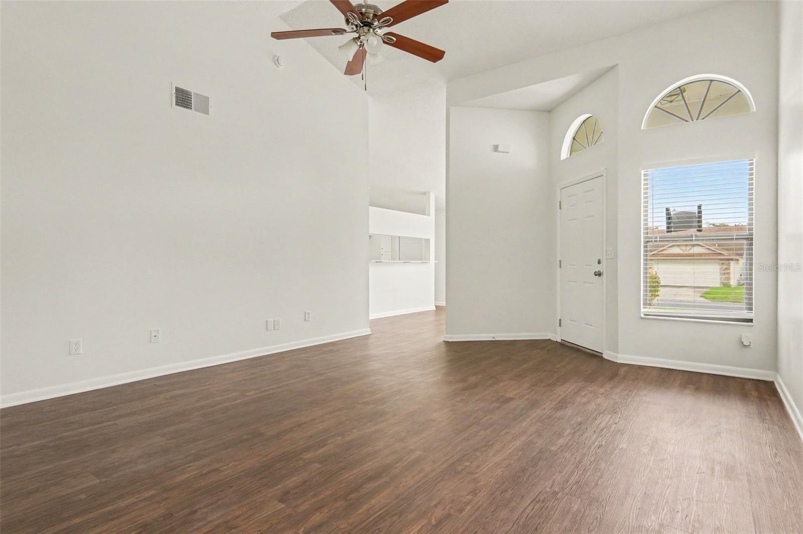 1097 COVINGTON ST — photo 3
