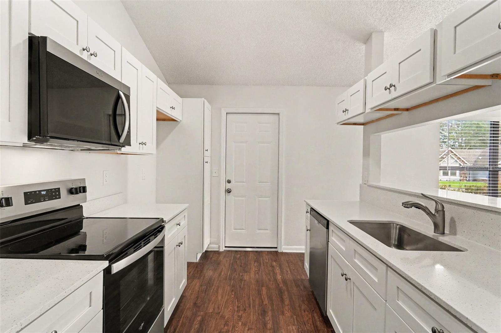 1097 COVINGTON ST — photo 7