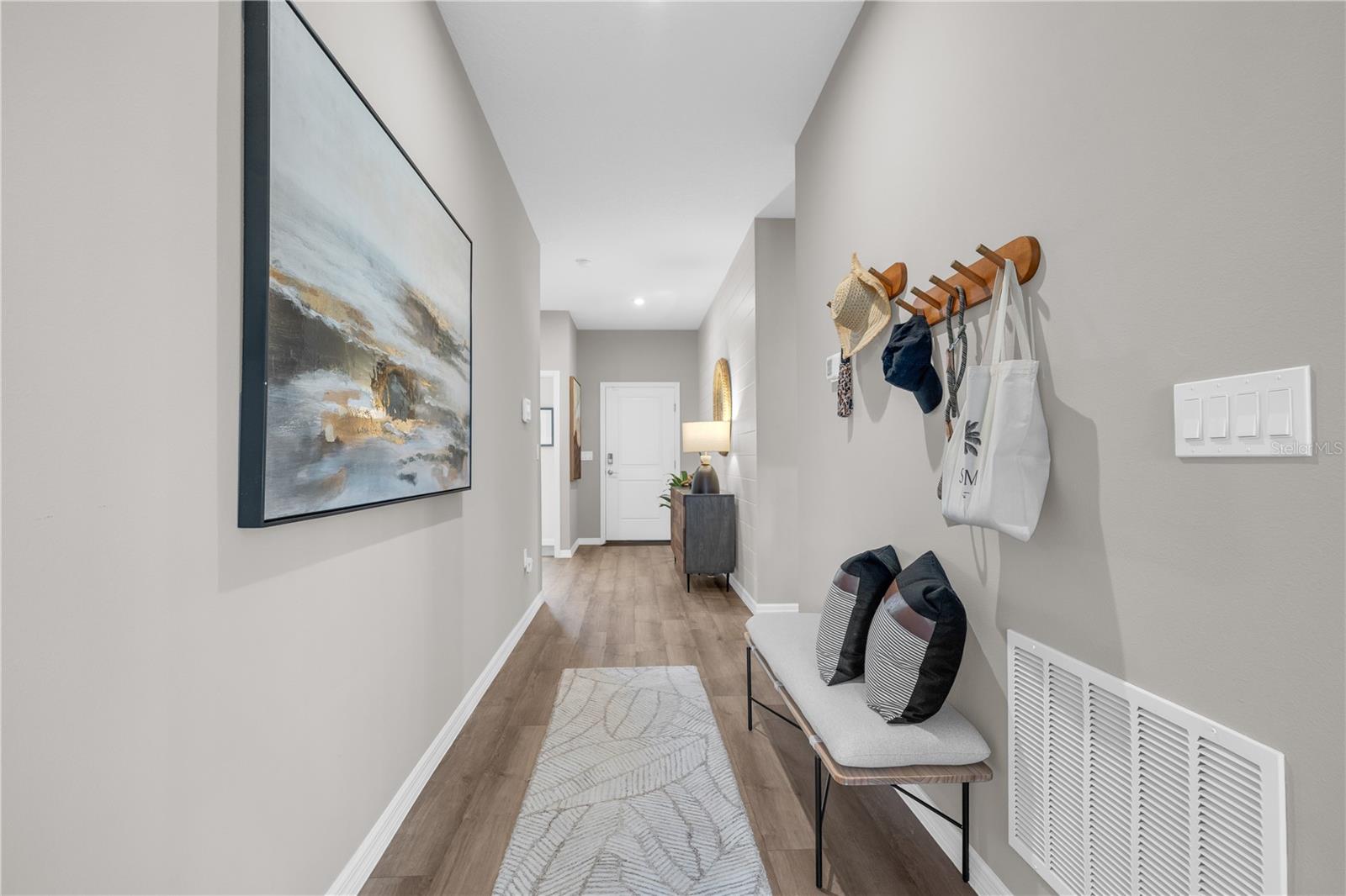 3924 TRIPLE CROWN LOOP — photo 2
