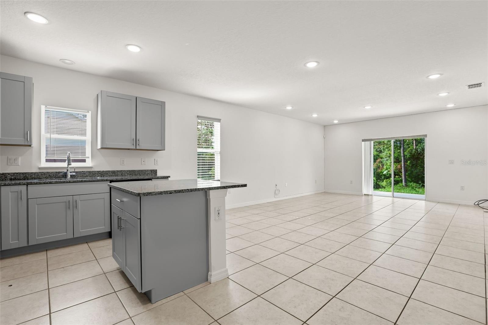 2860 SURF DR — photo 8