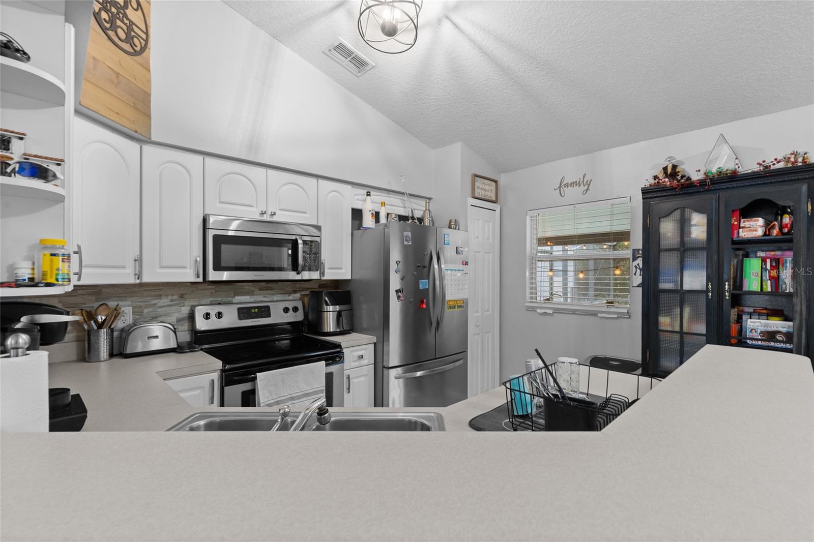 2440 AINSWORTH AVE — photo 12