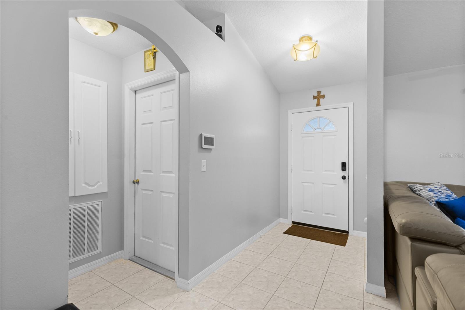 2440 AINSWORTH AVE — photo 4