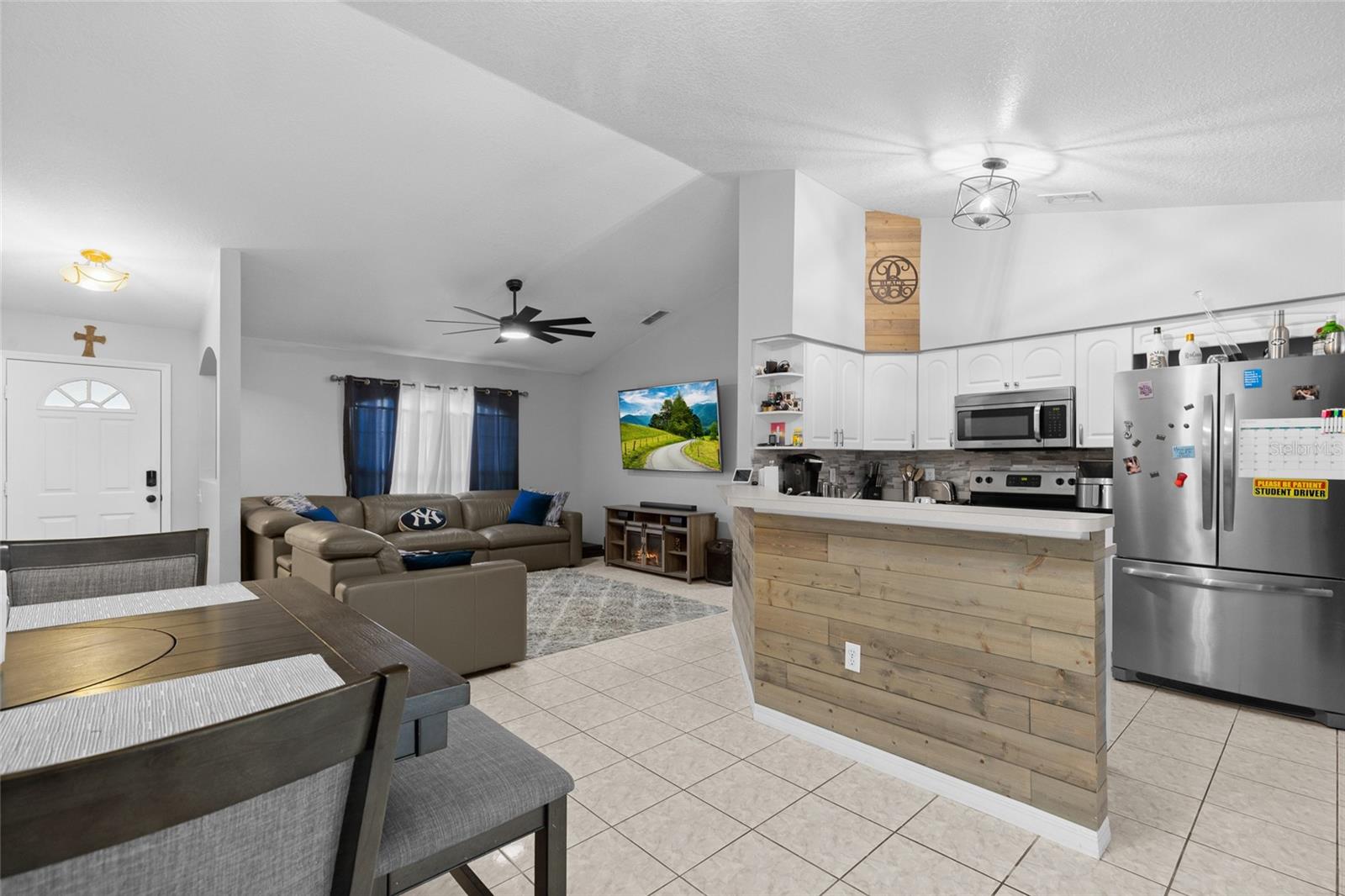 2440 AINSWORTH AVE — photo 10
