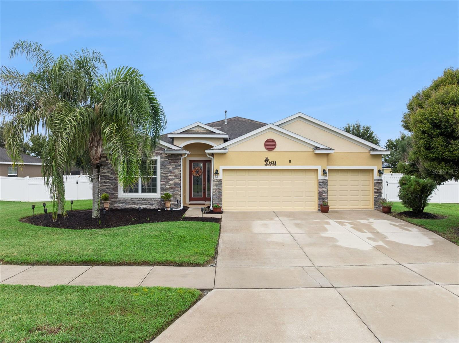 1425 AVILA AVE