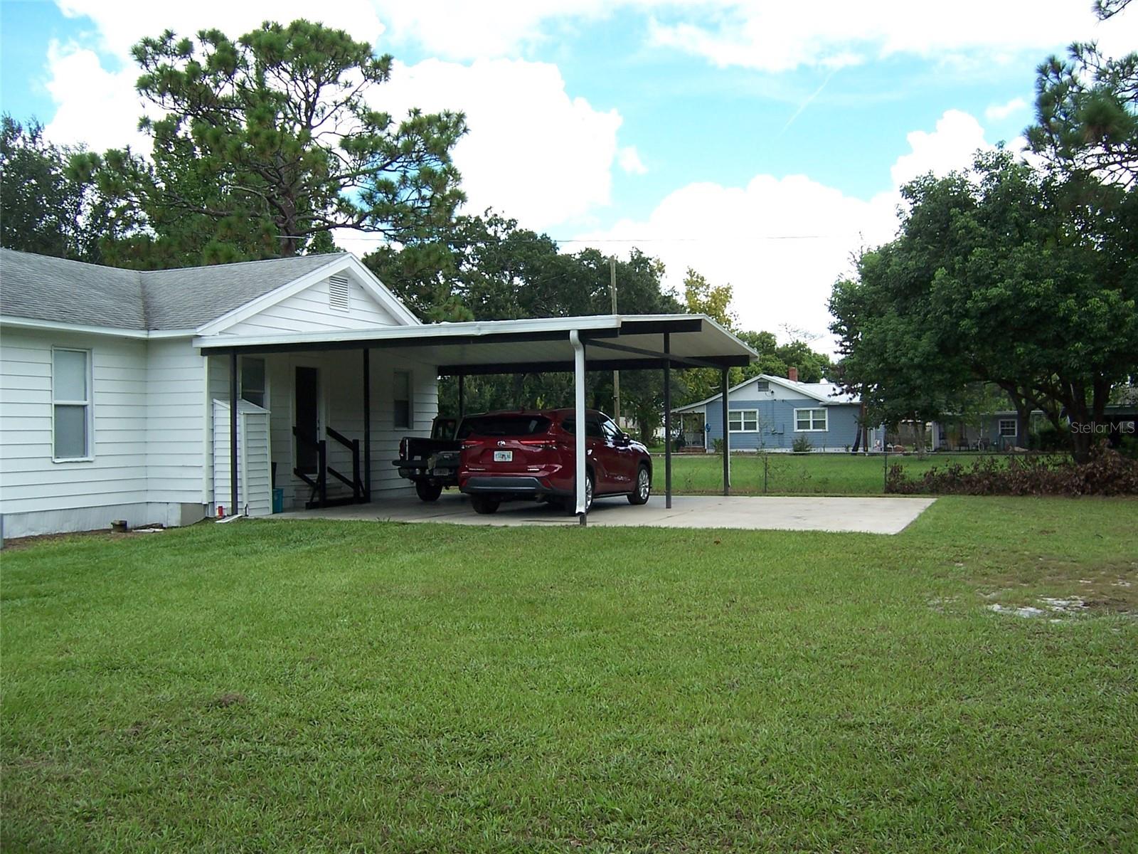 2011 CARRINGTON DR — photo 3
