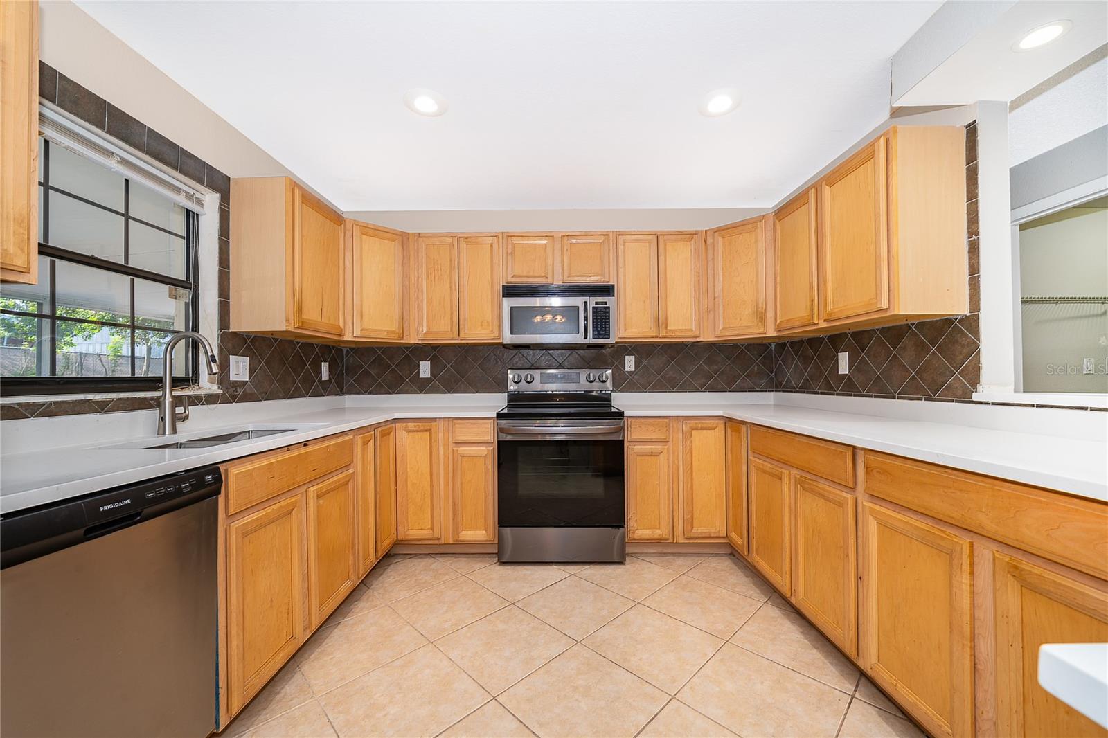 2049 N NORMANDY BLVD — photo 11
