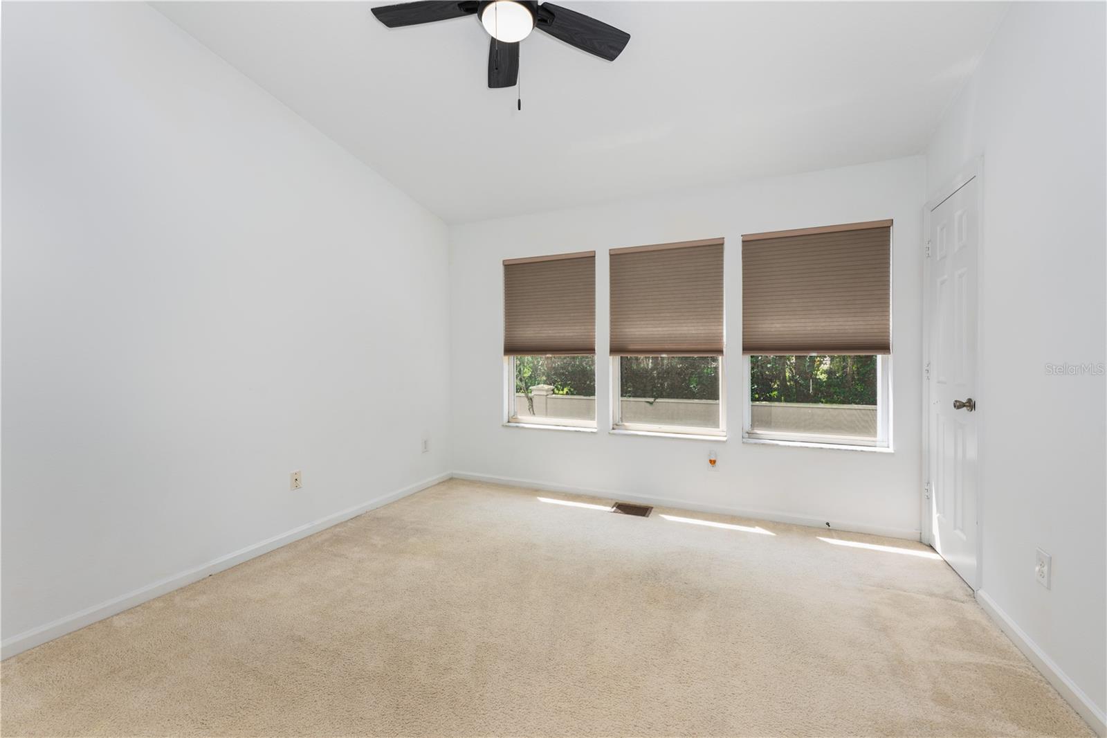 923 VINELAND PL — photo 12
