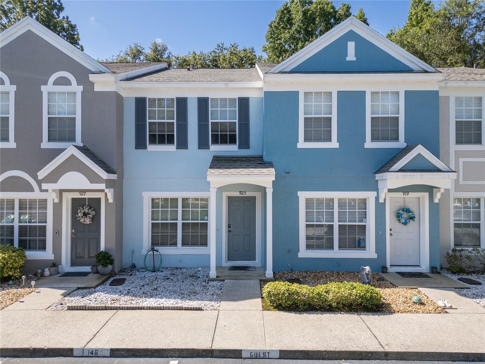 923 VINELAND PL