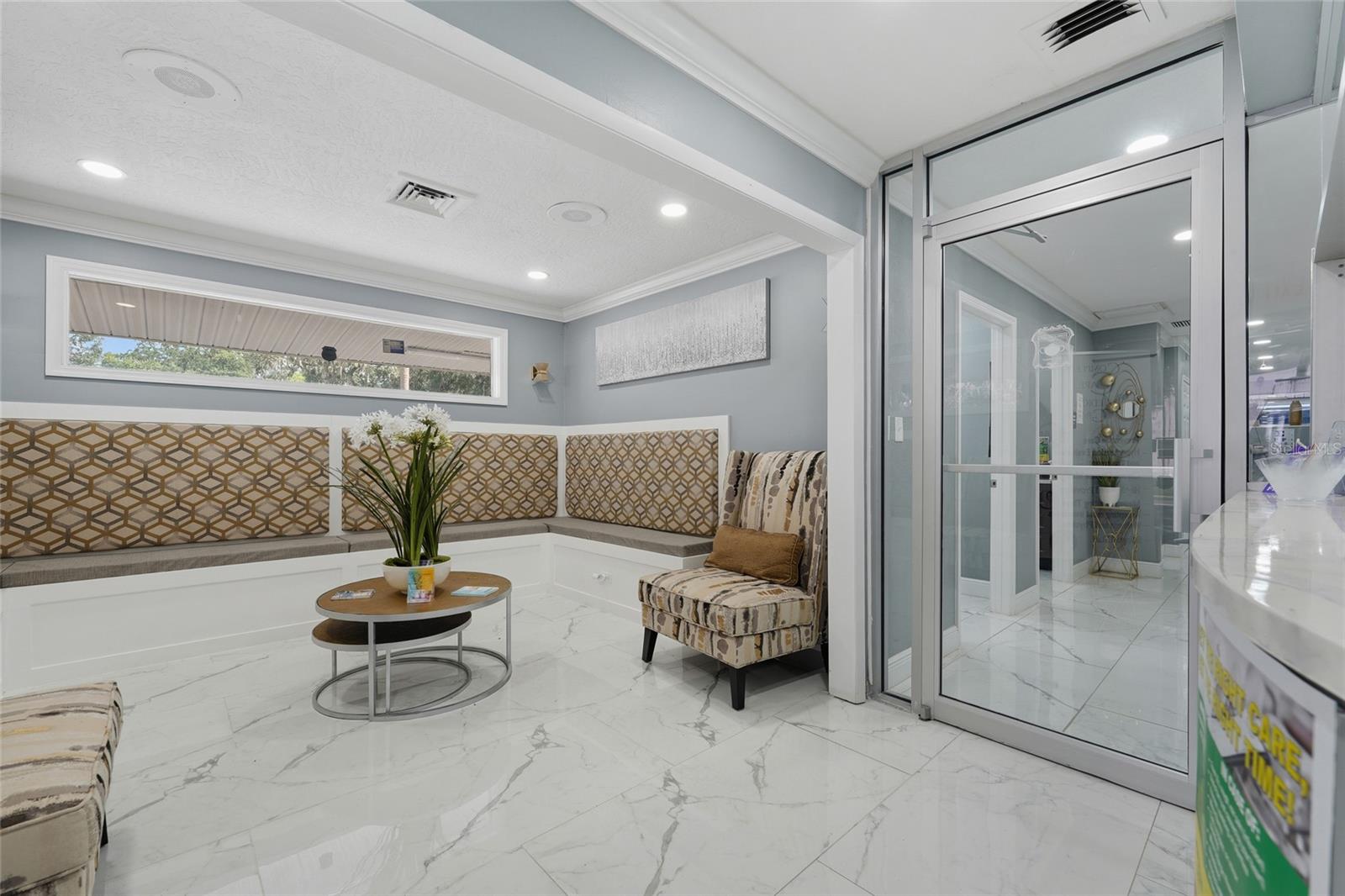 2105 S PARK AVE — photo 3