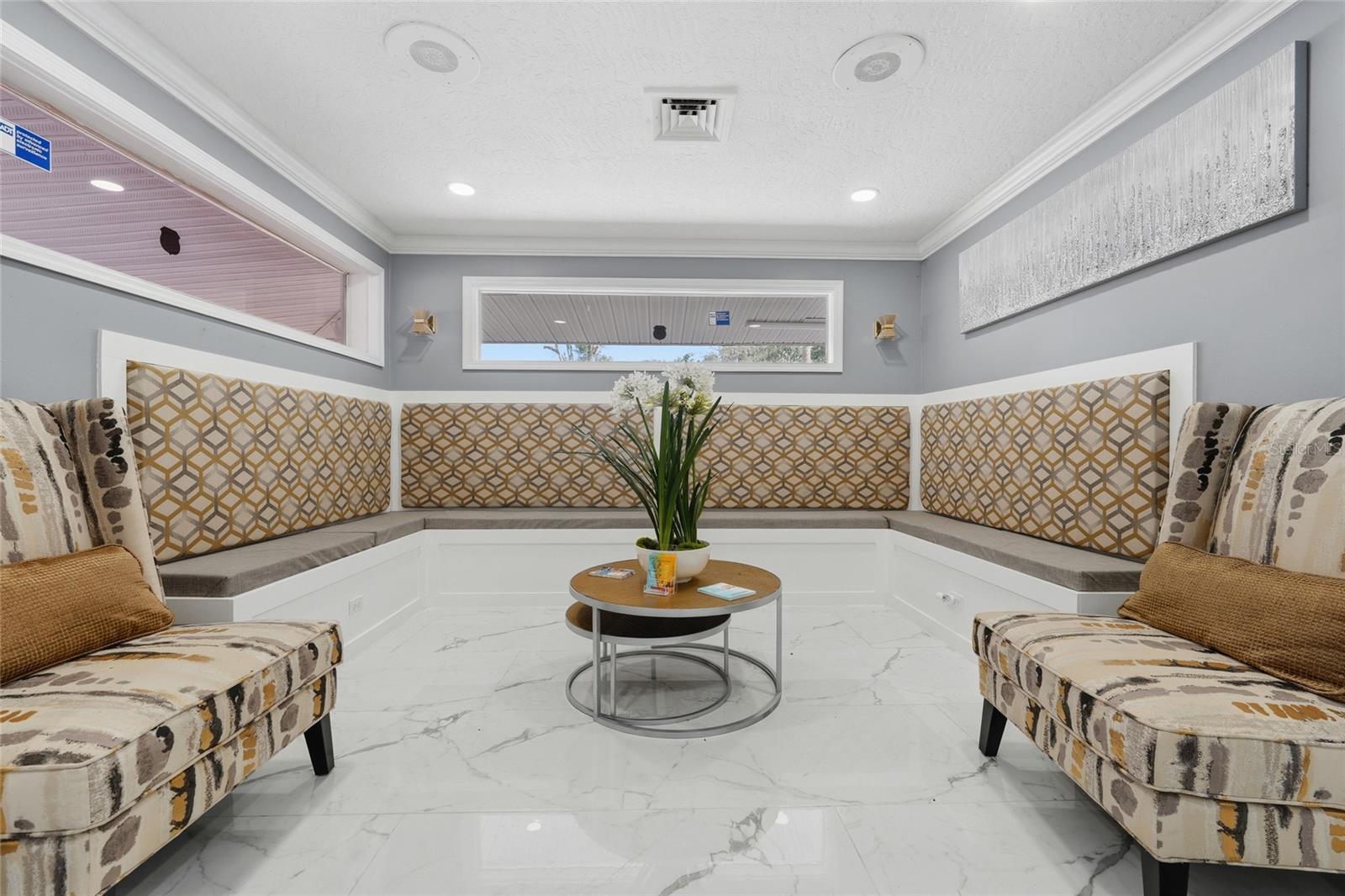 2105 S PARK AVE — photo 4