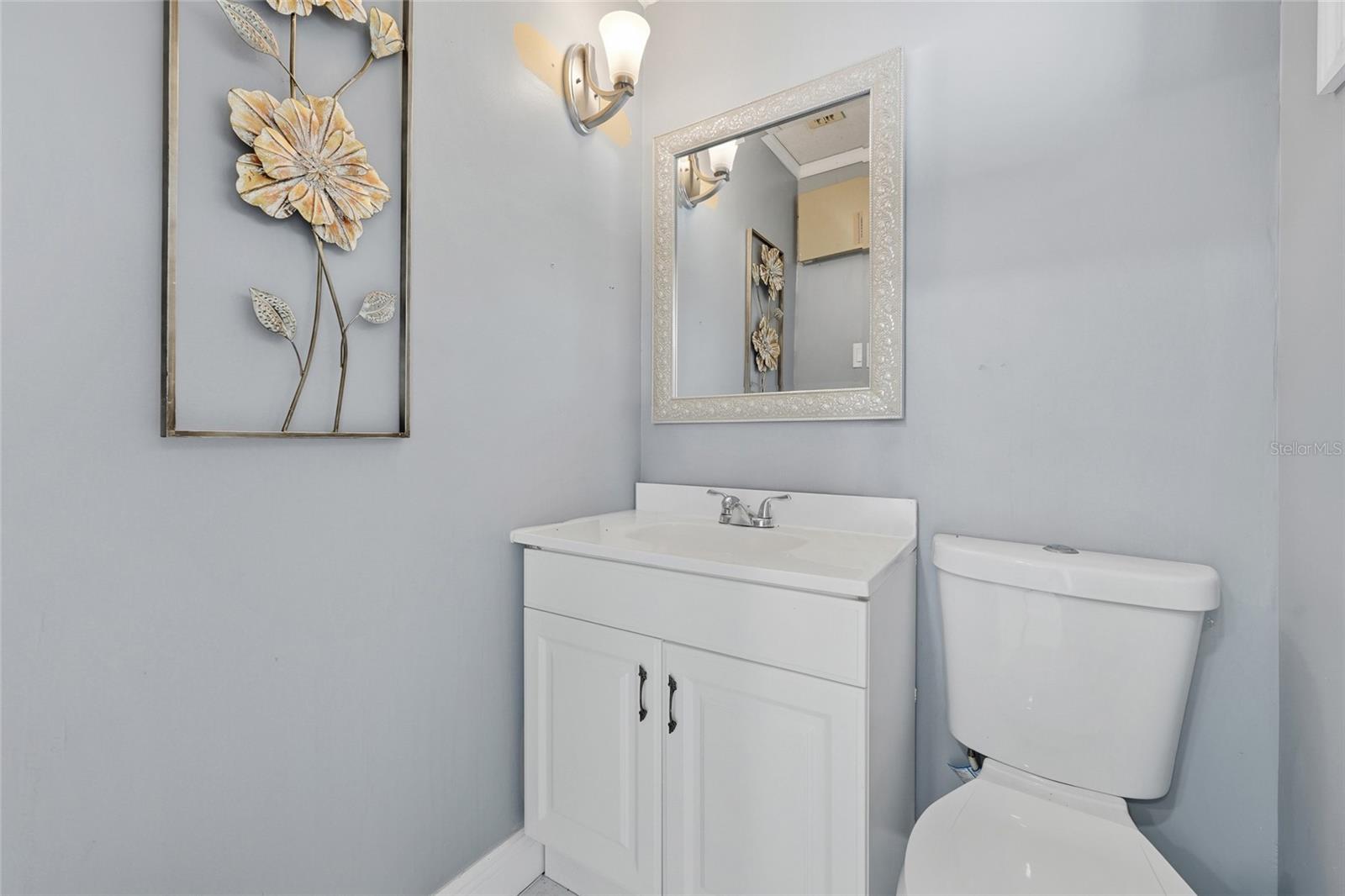 2105 S PARK AVE — photo 8